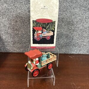 Hallmark "Happy Haul-idays: Here Comes Santa" Keepsake Ornament #15, 1993‎